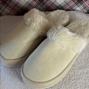 Cozy Cream Women's Slippers